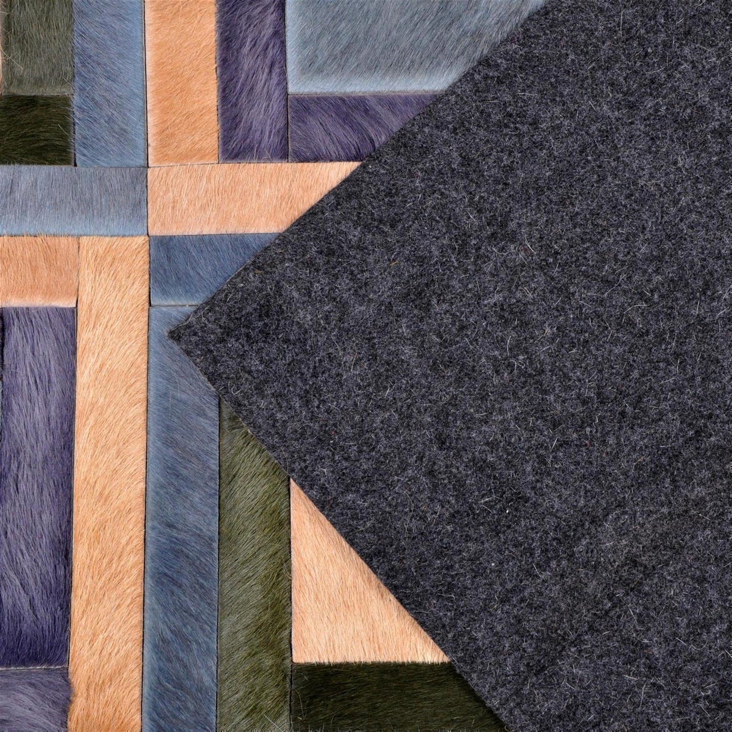 Patchwork Kuhfell Teppich B120 x L180cm blau beige Quadrate Rechtecke geklebt ohne Naht